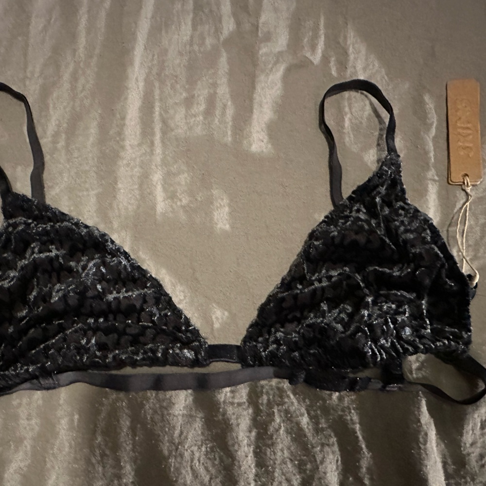 SKIMS Bra size Medium